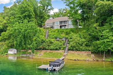 Custom 5-BD, 4.5-BA, 4,290-square-foot home commands a hilltop - photo 5