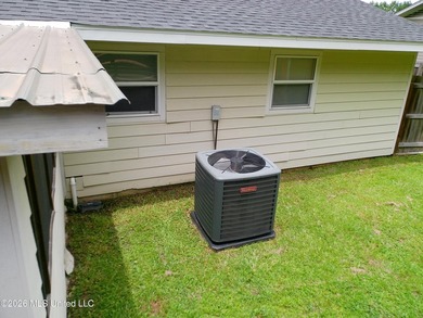 Well maintained 3bdrm 1.5 bath 1364 square foot home. New roof - photo 21