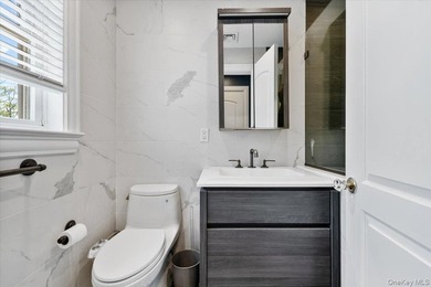 Welcome to this exceptional custom Colonial, built in 2019 and - photo 28