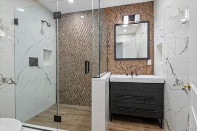 Welcome to this exceptional custom Colonial, built in 2019 and - photo 34