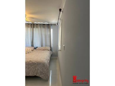FULLY RENOVATED 2 BEDROOM, 2 BATHROOM HOME Located less than 10 - photo 36