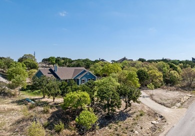 An open, bright and welcoming split-floorplan invites you into - photo 3