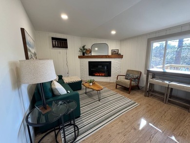 BEAUTIFULLY RENOVATED 2 BEDROOM plus DEN, SOLD FULLY FURNISHED! - photo 2