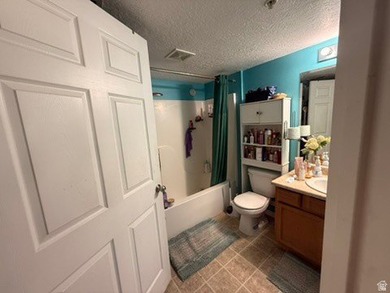 Welcome to this beautifully maintained 3-bedroom, 2-bathroom - photo 13
