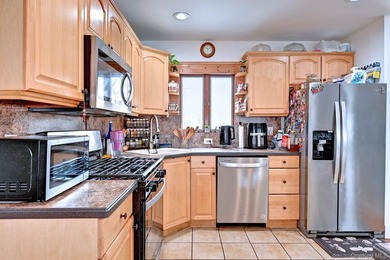 UPDATED SPACIOUS CAPE , 4 BEDROOMS 2 BATHROOMS, EAT IN KITCHEN - photo 15
