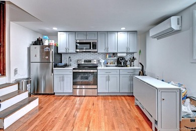 UPDATED SPACIOUS CAPE , 4 BEDROOMS 2 BATHROOMS, EAT IN KITCHEN - photo 26