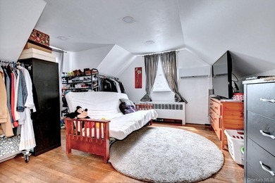 UPDATED SPACIOUS CAPE , 4 BEDROOMS 2 BATHROOMS, EAT IN KITCHEN - photo 30