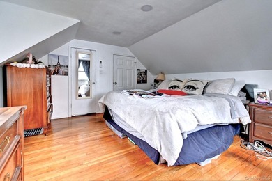 UPDATED SPACIOUS CAPE , 4 BEDROOMS 2 BATHROOMS, EAT IN KITCHEN - photo 31