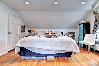 UPDATED SPACIOUS CAPE , 4 BEDROOMS 2 BATHROOMS, EAT IN KITCHEN - photo 32