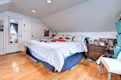 UPDATED SPACIOUS CAPE , 4 BEDROOMS 2 BATHROOMS, EAT IN KITCHEN - photo 33