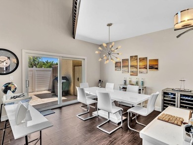 As seen on TV! Soaring wood vaulted ceilings, fully remodeled - photo 2