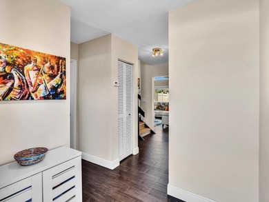 As seen on TV! Soaring wood vaulted ceilings, fully remodeled - photo 5