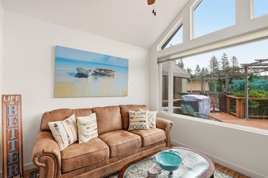 Beautiful FULLY FURNISHED Park Model right on Williams Lake! - photo 7