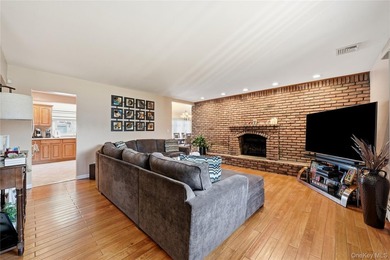 Welcome home to this beautifully updated and well maintained - photo 4
