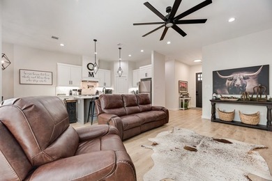 Welcome to this beautifully crafted home in the charming Indian - photo 4
