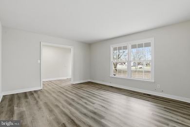 COME HOME TO THIS PRISTINE HOME LOCATED IN THE RIVERFRONT - photo 17