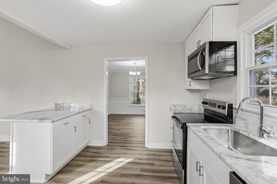 COME HOME TO THIS PRISTINE HOME LOCATED IN THE RIVERFRONT - photo 24
