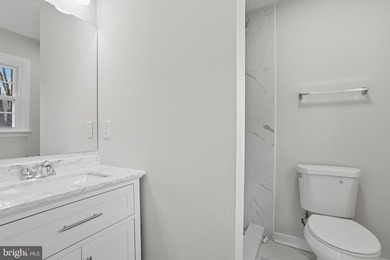 COME HOME TO THIS PRISTINE HOME LOCATED IN THE RIVERFRONT - photo 31