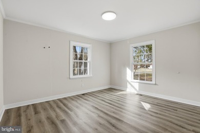 COME HOME TO THIS PRISTINE HOME LOCATED IN THE RIVERFRONT - photo 36