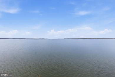 COME HOME TO THIS PRISTINE HOME LOCATED IN THE RIVERFRONT - photo 47
