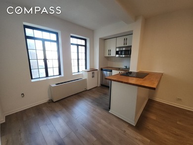 This bright prewar studio has been completely renovated and - photo 10