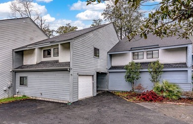 Welcome to this beautiful 4-bedroom townhouse offering plenty of - photo 2