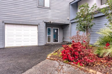 Welcome to this beautiful 4-bedroom townhouse offering plenty of - photo 4