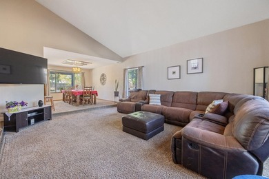 Welcome to 723 W Pine Street, Exeter, CA 93221. If you are - photo 12
