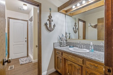 Welcome to 723 W Pine Street, Exeter, CA 93221. If you are - photo 20