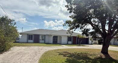 Unique Opportunity in North Fort Myers! Discover this stunning 2 - photo 2