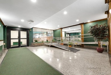 Perfect for pet lovers - no stairs here, just step right outside - photo 3