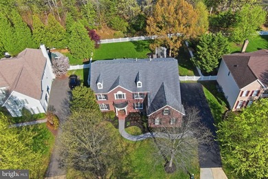 **OPEN HOUSE** Sunday July 12th, 1 pm - 3 pm. A Rare Offering in - photo 4