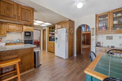 Welcome to 723 W Pine Street, Exeter, CA 93221. If you are - photo 27