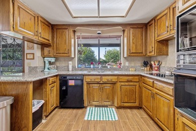 Welcome to 723 W Pine Street, Exeter, CA 93221. If you are - photo 29