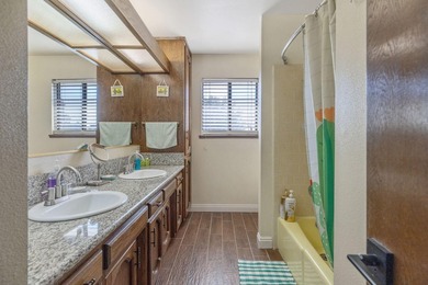 Welcome to 723 W Pine Street, Exeter, CA 93221. If you are - photo 33