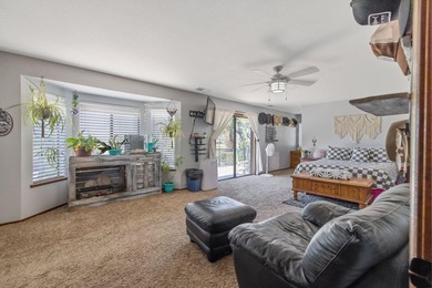 Welcome to 723 W Pine Street, Exeter, CA 93221. If you are - photo 40