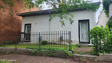 Modern duplex in the heart of Butchertown offering exceptional - photo 2