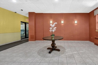 Beautiful, well maintained, sunny one-bedroom apartment on the - photo 12