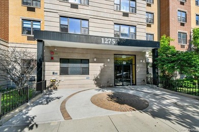 Beautiful, well maintained, sunny one-bedroom apartment on the - photo 13