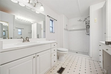Beautifully maintained manufactured home featuring a spacious - photo 17