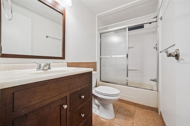 Beautifully maintained manufactured home featuring a spacious - photo 18