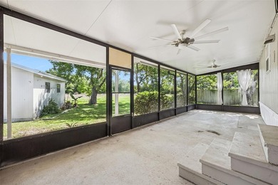 Beautifully maintained manufactured home featuring a spacious - photo 21