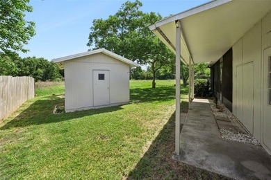 Beautifully maintained manufactured home featuring a spacious - photo 22