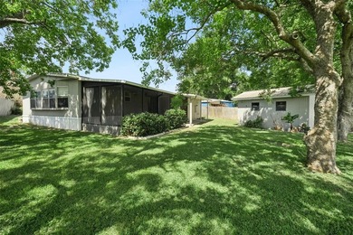 Beautifully maintained manufactured home featuring a spacious - photo 23