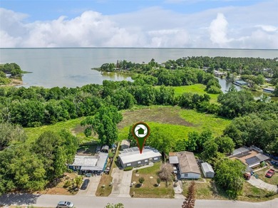 Beautifully maintained manufactured home featuring a spacious - photo 33