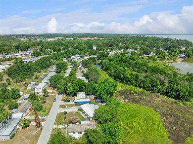 Beautifully maintained manufactured home featuring a spacious - photo 34