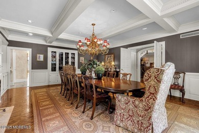 Behind the gates, a long tree-lined drive sets the tone. At 1762 - photo 13
