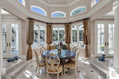 Behind the gates, a long tree-lined drive sets the tone. At 1762 - photo 21