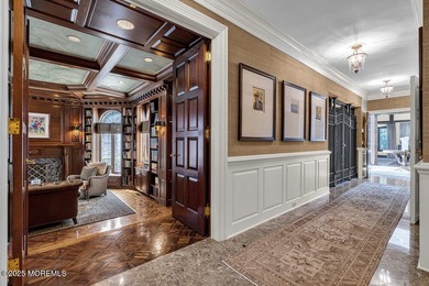 Behind the gates, a long tree-lined drive sets the tone. At 1762 - photo 26