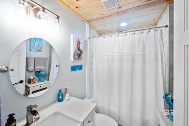 Beautifully remodeled 4BR/3BA home in a quiet Gulf Shores - photo 29